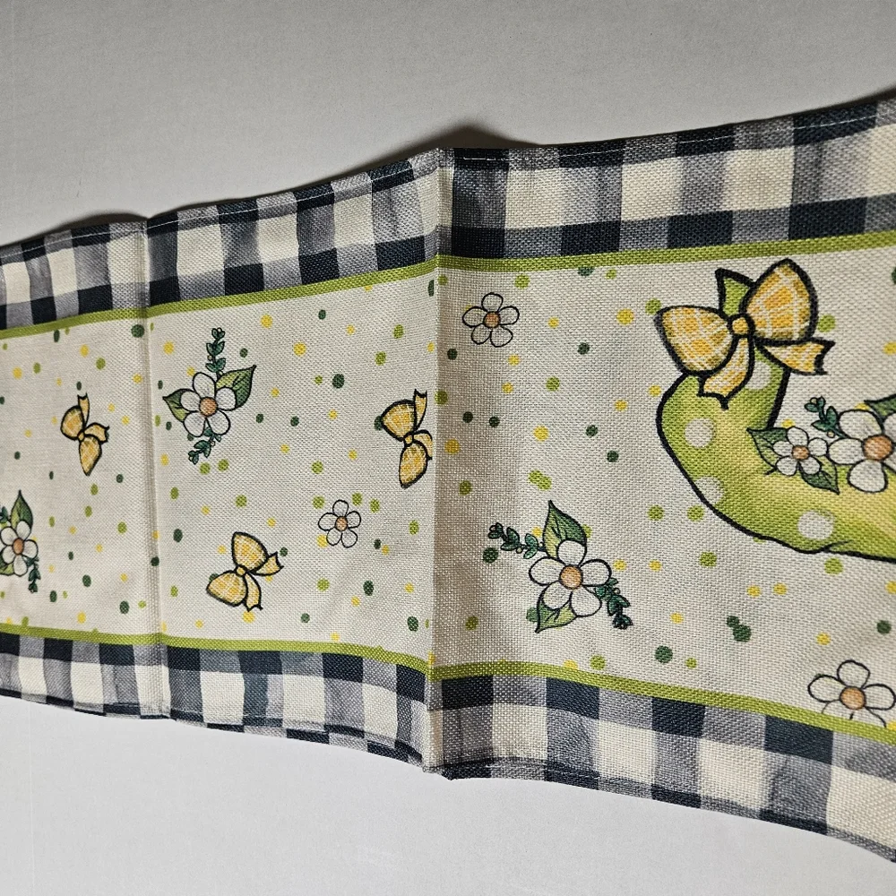 Green Gnome Checkered‎ Table Runner 13x72
